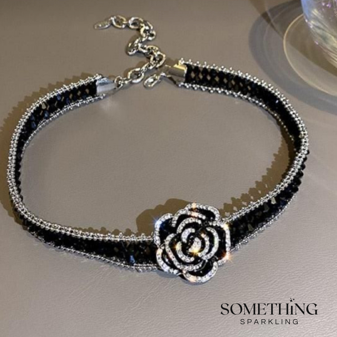 Collar estilo channel - Rosa negra