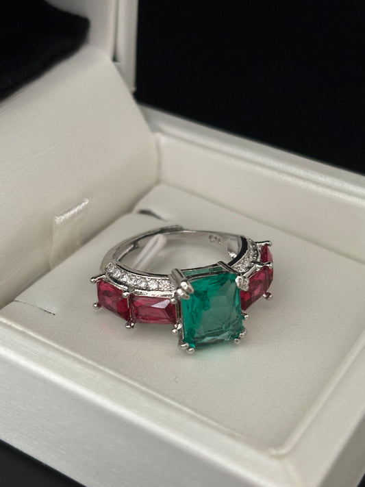 Anillo Verde con Rubí